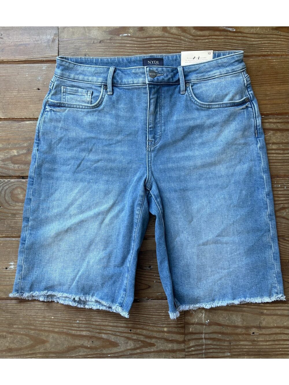 NYDJ Boyfriend Denim Shorts Women’s Size 10 Quinta Light Wash Raw Hem NWT
